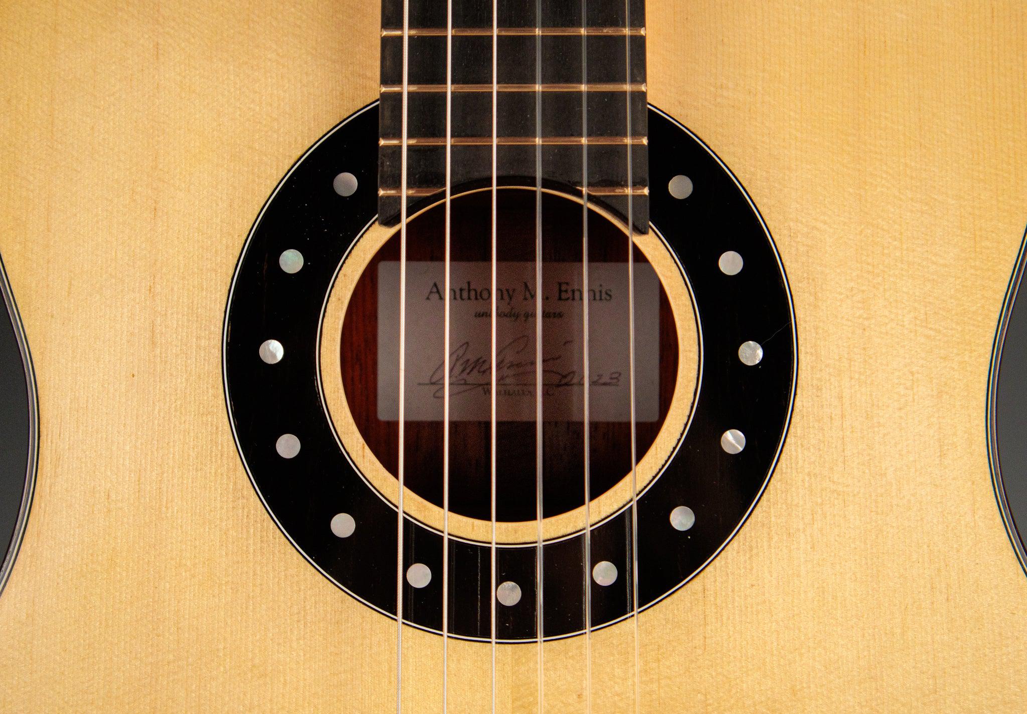 High-End Classical & Flamenco Guitars