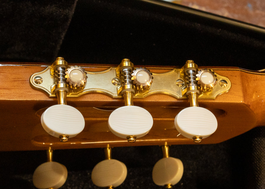 Alhambra Mengual y Margarit Serie C Classical Guitar Cedar Top Made in